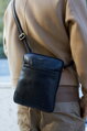 Kožená crossbody taška Peterson