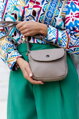 Elegantná dámska messenger taška z prírodnej kože - Peterson