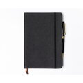 Czarny notes w formacie A5 zadrukowany w kropki, wyposażony w gumkę zamykającą - Peterson