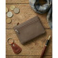 Ciemnobeżowe etui na klucze wykonane ze skóry naturalnej