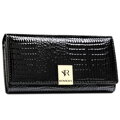 Duży, czarny portfel damski ze skóry naturalnej we wzór imitujący skórę krokodyla - Rovicky