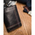 Niewielki, pionowy portfel męski ze skóry naturalnej w czarnym kolorze - Always Wild