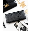 Duży, czarny portfel damski ze skóry naturalnej we wzór imitujący skórę krokodyla - Rovicky