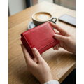 Mały, czerwony portfel damski ze skóry ekologicznej zamykany na suwak i zatrzask - 4U Cavaldi
