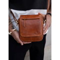 Hnedá kožená pánska elegantná crossbody taška s klopou na zips Peterson s nastaviteľným popruhom