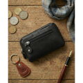 Skórzane, dwukomorowe etui na klucze w czarnym kolorze zamykane suwakiem