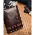 Pionowy portfel męski ze skóry naturalnej w brązowym kolorze - Always Wild