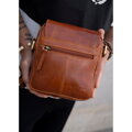 Hnedá kožená pánska elegantná crossbody taška s klopou na zips Peterson s nastaviteľným popruhom