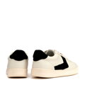 Zamszowe sneakersy z kontrastowymi wstawkami z ekoskóry beżowo - czarne 100-D-351-9