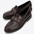 Damskie loafersy skórzane z ozdobnymi nitami brązowe 99-D-959-4