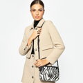 Damska crossbody z żakardu i ekoskóry biało - czarna 99-4E-503-X12