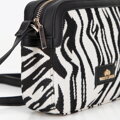 Damska crossbody z żakardu i ekoskóry biało - czarna 99-4E-503-X12