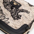 Damska crossbody z żakardu i ekoskóry kremowo - czarna 99-4E-503-X9