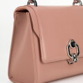 Damska crossbody ze skóry z ozdobną klamrą beżowa 99-4E-627-9