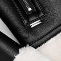 Damska kurtka oversize z imitacji skóry licowej czarna 101-9W-907-1