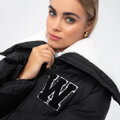 Dámska čierna bunda podšitým imitáciou barančeka voľného oversize strihu 97-9D-901-1