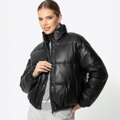 Dámska čierna bunda z ekologickej kože typu puffer 95-9D-100-1