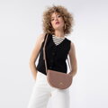 Damska saddle bag ze skóry o fakturze lizard różowa 29-4E-023-P