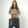Dámska shopper kabelka s malým monogramom, tmavomodrá a hnedá 99-4Y-207-7
