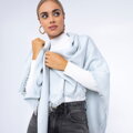 Chusta damska z bambusem tkany w monogram jasnoniebieska 97-7D-002-8
