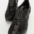 Damskie sneakersy metaliczne na platformie czarne 95-D-651-1