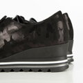 Damskie sneakersy metaliczne na platformie czarne 95-D-651-1