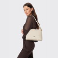 Elegancka torebka na ramię ze skóry naturalnej kremowa 102-4E-612-0