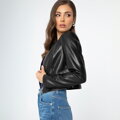 Dámska čierna bunda s perforáciou 99-9P-103-1