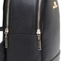 Mały plecak damski ze skóry naturalnej groszkowej czarny 102-4E-624-1