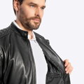 Męska kurtka biker ze skóry z przeszyciami czarna 100-09-808-1