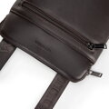 Pánska crossbody taška z imitácie kože tmavohnedá 100-4P-908-4