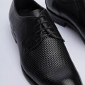 Męskie buty derby skórzane z plecionką z przodu czarne 95-M-505-1