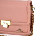 Skórzana torebka crossbody z łańcuszkiem różowa 100-4E-206-P