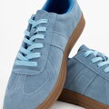 Sneakersy męskie ze skóry zamszowej niebieskie 100-M-500-7