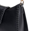 Torebka bagietka imitacji skóry z dekoracyjną plecionką czarna 101-4Y-404-1