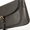 Dámska malá kožená monogramová kabelka taupe 99-4E-615-9
