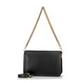 Skórzana crossbody z odpinanym łańcuszkiem czarna 100-4E-207-1