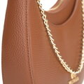 Dámska kožená bagetová kabelka s retiazkou
