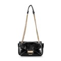 Minitorebka crossbody z połyskującej ekoskóry czarna 100-4Y-216-1