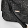 Pleciona crossbody z klapą mała czarna 100-4Y-432-1