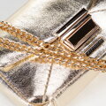 Minitorebka crossbody z połyskującej ekoskóry złota 100-4Y-216-G
