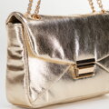 Dámska crossbody z lesklej ekokože zlatá 100-4Y-217-G