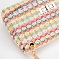 Damska crossbody z plecionki na łańcuszku multikolor 100-4Y-414-X1