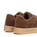 Zamszowe sneakersy z futrzanym wnętrzem brązowe 102-D-360-4