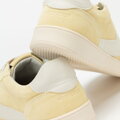 Zamszowe sneakersy z kontrastowymi wstawkami z ekoskóry żółte 100-D-351-Y