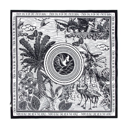 Damska apaszka z jedwabiu z ilustracyjnym motywem natury biało - czarna 103-7D-S01-X5