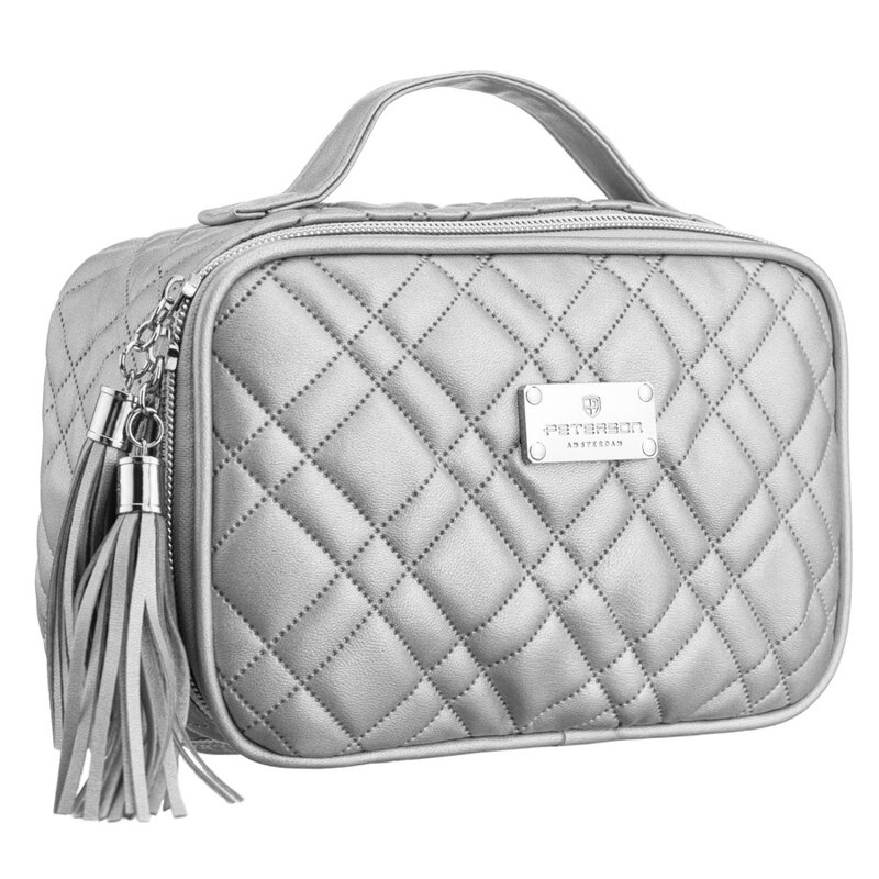 Jednokomorowa, srebrna kosmetyczka z tkaniny syntetycznej zamykana suwakiem - Peterson Jednokomorowa, srebrna kosmetyczka z tkaniny syntetycznej zamykana suwakiem - Peterson