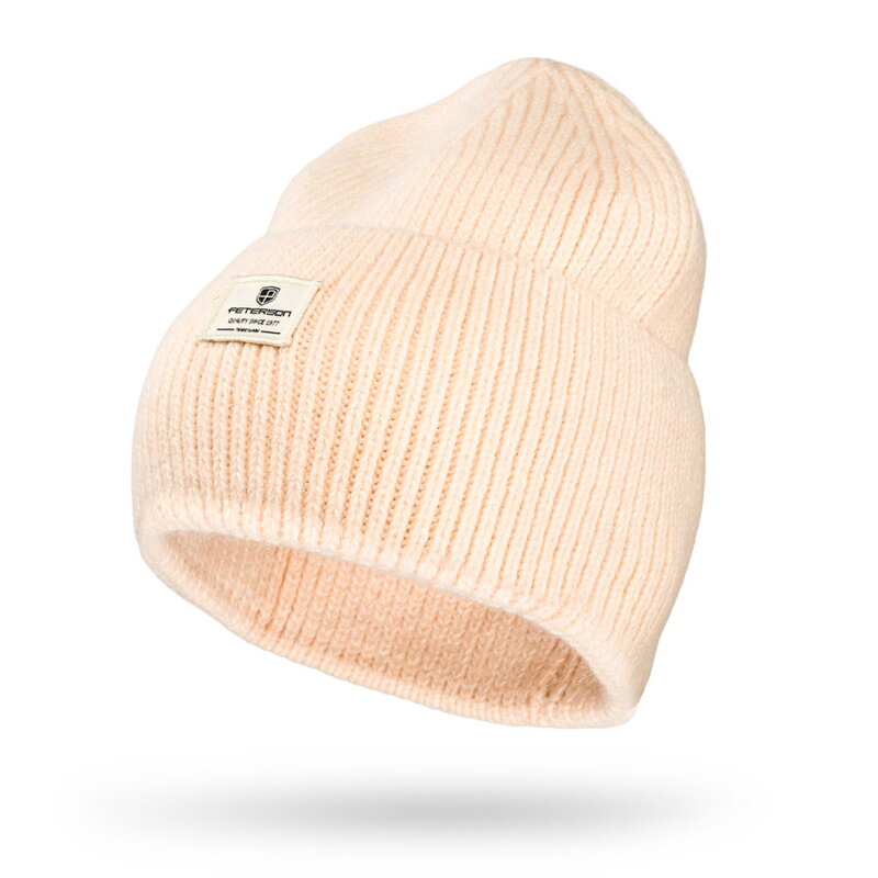 Beżowa zimowa czapka damska beanie w uniwersalnym rozmiarze z logo marki - Peterson Beżowa zimowa czapka damska beanie w uniwersalnym rozmiarze z logo marki - Peterson
