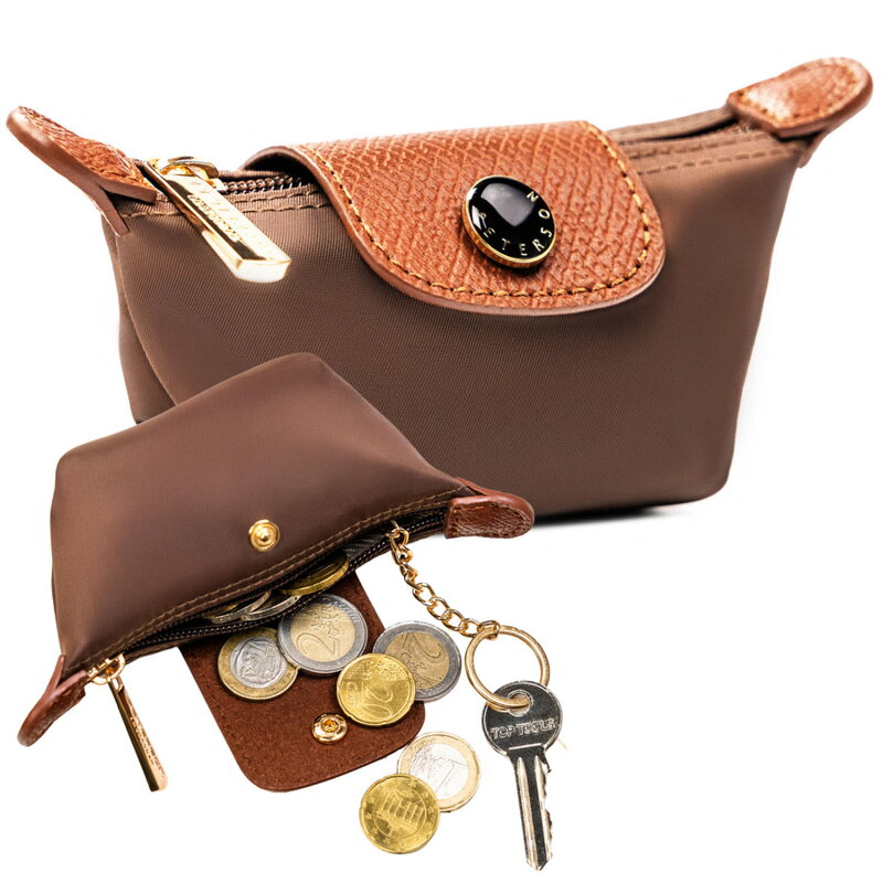 Etui na klucze z poliestru i skóry ekologicznej w brązowym kolorze, zamykane na zatrzask i suwak - Peterson