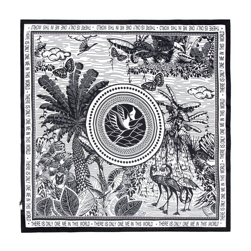 Damska apaszka z jedwabiu z ilustracyjnym motywem natury biało - czarna 103-7D-S01-X5